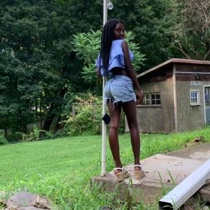 Meet your Posher, Chloe